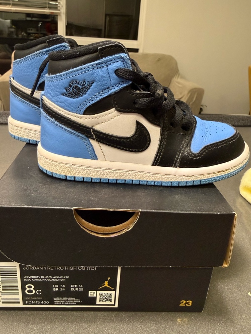 Nike Air Jordan 1 Mid - University Blue / Black / White